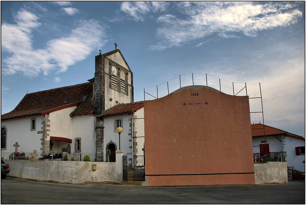 LOHITZUN-OYHERCQ [64] : Fronton et église de Lohitzun. by Michel Chanaud