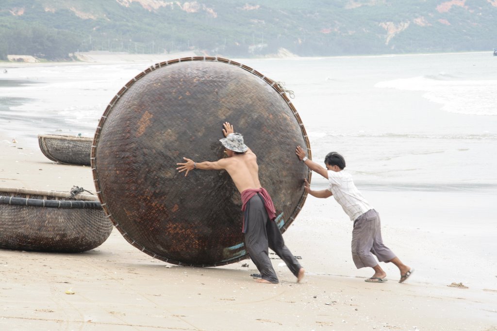 Mui ne fisherman by John Boerboom