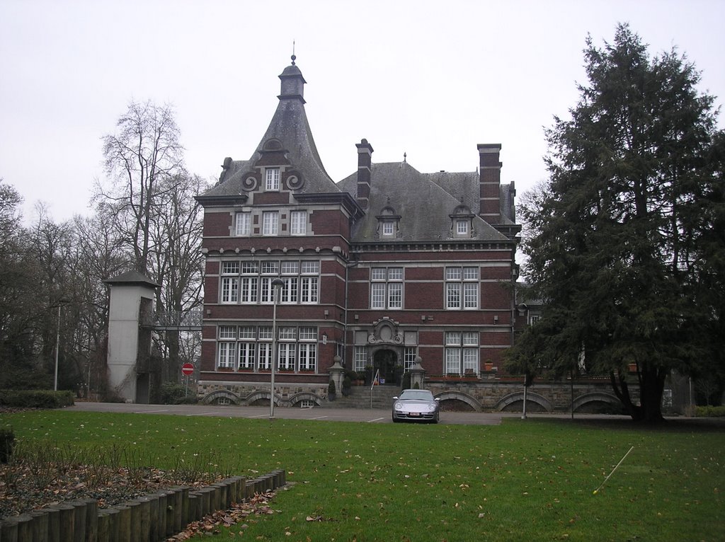 Cultureel Centrum ( Huis van de mijn directeur ) Eisden-Tuinwijk / België by luis diaz martinez