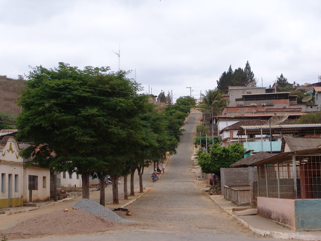 Avenida Principal de Oratórios - Oratórios - Minas Gerais - Brasil - 20° 25' 49.37" S 42° 48' 18.53" W by Geraldo Salomão