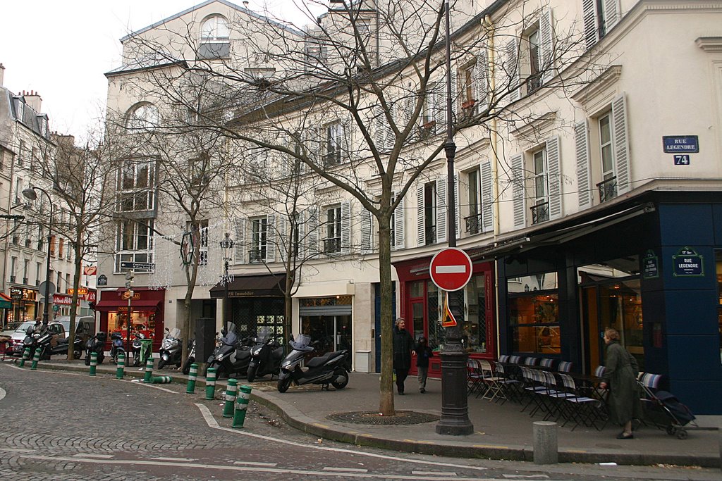 Rue des Batignolles by RobMarquenie