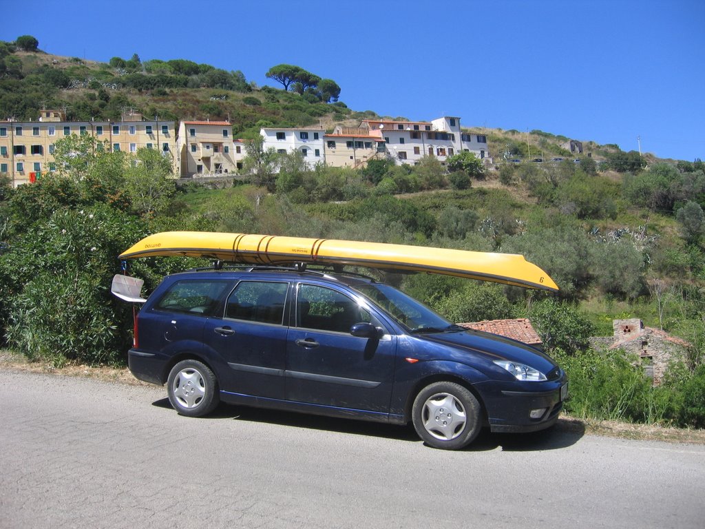 Focus blu e kayak giallo by Mario Nocentini