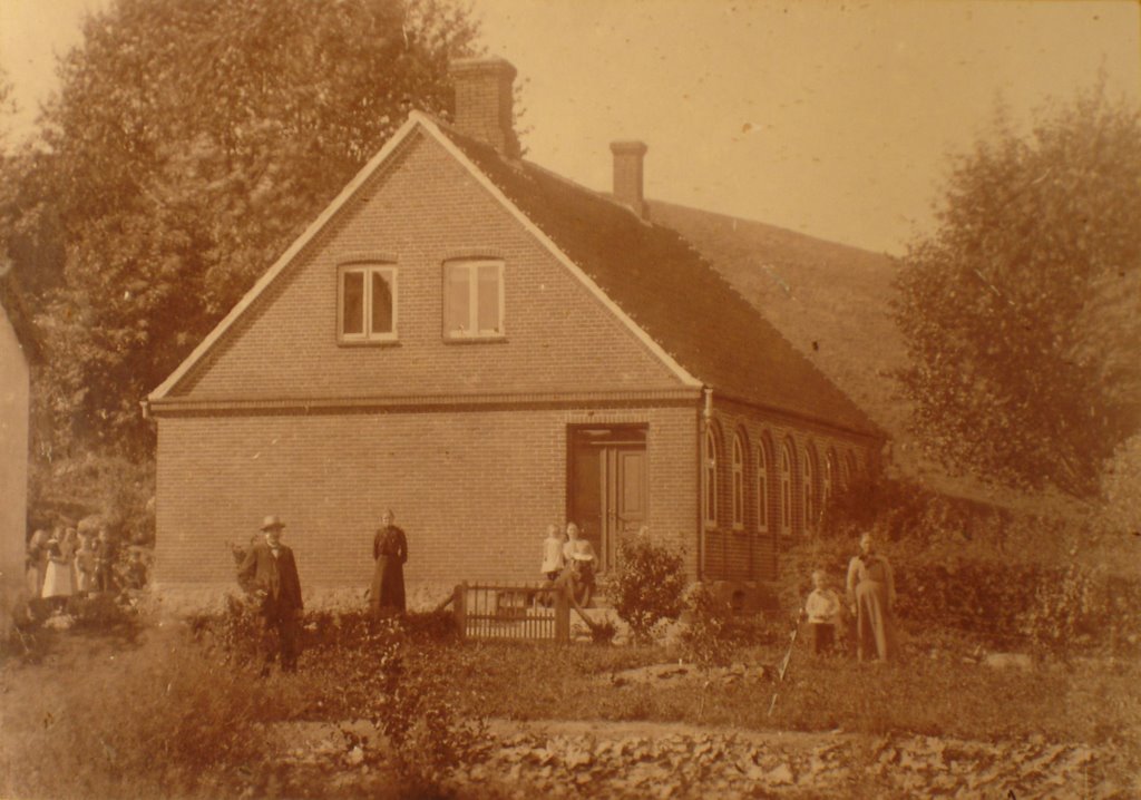 Humble skole (ca. 1905 - unknown photographer) by Jens Cederskjold