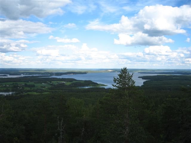 Vuokatti, lake is Sapsojärvi and backround is Sotkamo by slkbruuno