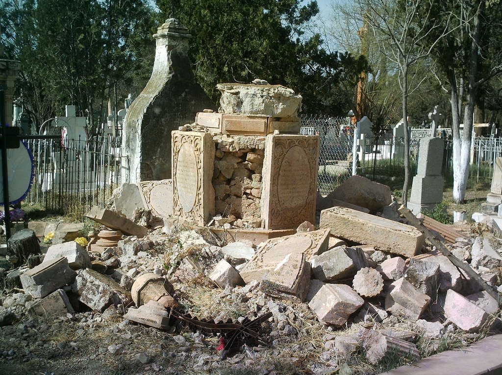 Sin Asignación En Nombre de Asentamiento, Hidalgo del Parral, Chih., Mexico by Luis Carlos Garcia