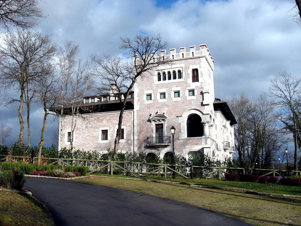 Castillo de La Zoreda, La Manjoya, Oviedo, Asturias by Antonio Alba