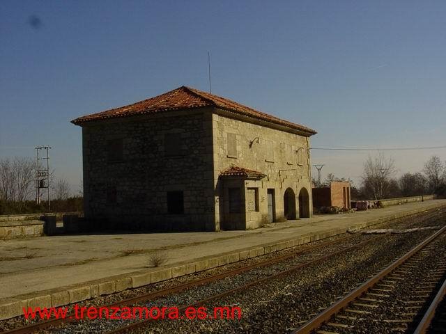 Estación de Requejo by Luis Cortés