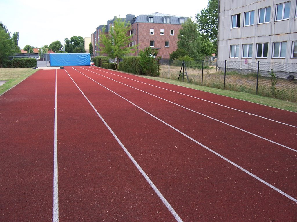 Sportplatz des Georg-Mendheim-Oberstufenzentrums by gmosz