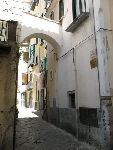 Salerno:via fondaco porta di mare,dove mia madre ha trascorso la sua giovinezza. by riccardo ciprigno