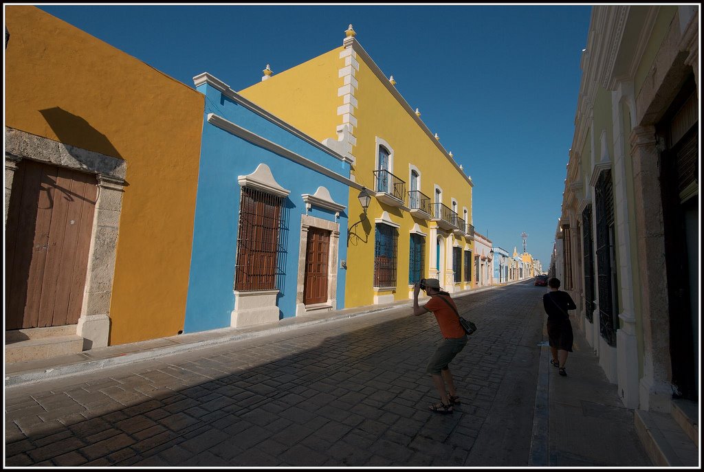 Turista en el Centro Historico by Harry Alberto Moreno…