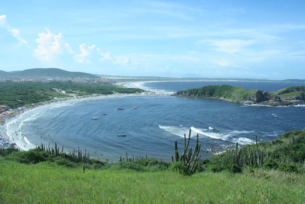 PRAIA DAS CONCHAS E DO PERÓ (AO FUNDO) - CABO FRIO - RJ by Edu Lacerda