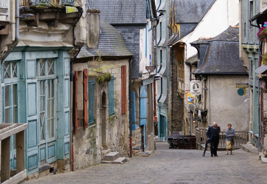 A stroll through old Vitre by Ewanneil