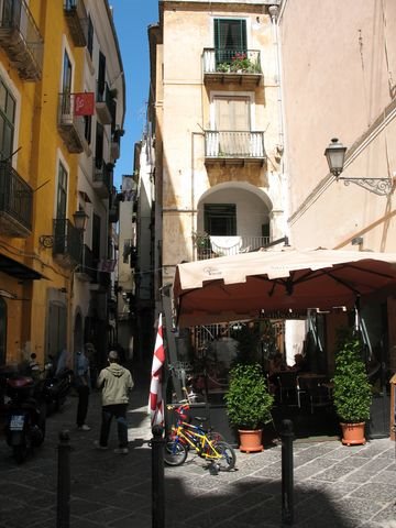 Salerno: imbocco vicolo Giudaica da via duomo by riccardo ciprigno