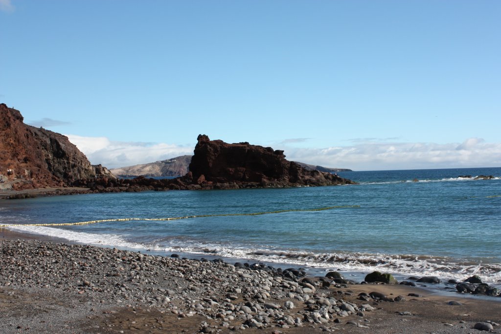 El Roque de la Playa del Burrero by artingcanarias