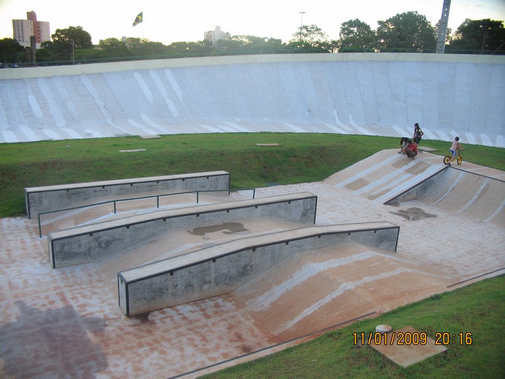 Velódromo - Vila Olímpica: cimento para a elite paga com dinheiro do contribuinte by LeandroMagno