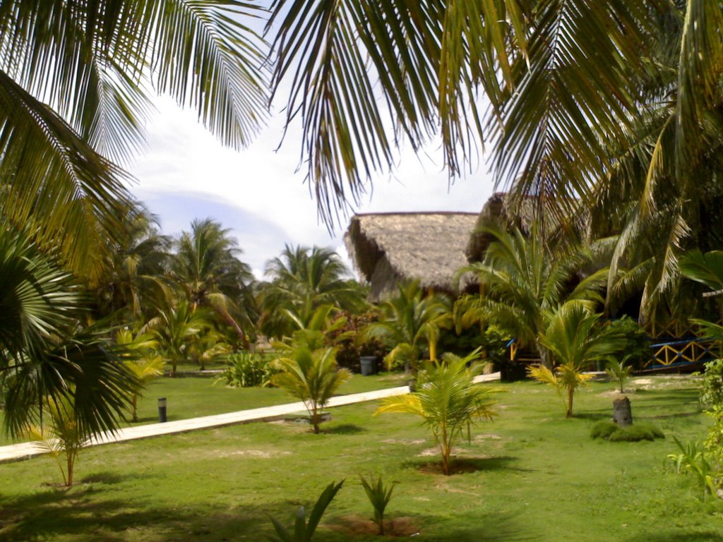 Arenas Doradas, Varadero-Cuba by Rolando Gonzàlez