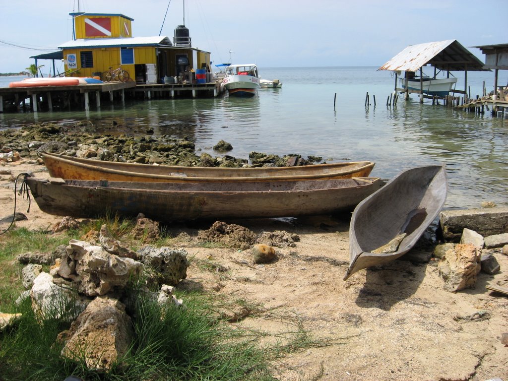 Getting around in Utila by Joel Chambers