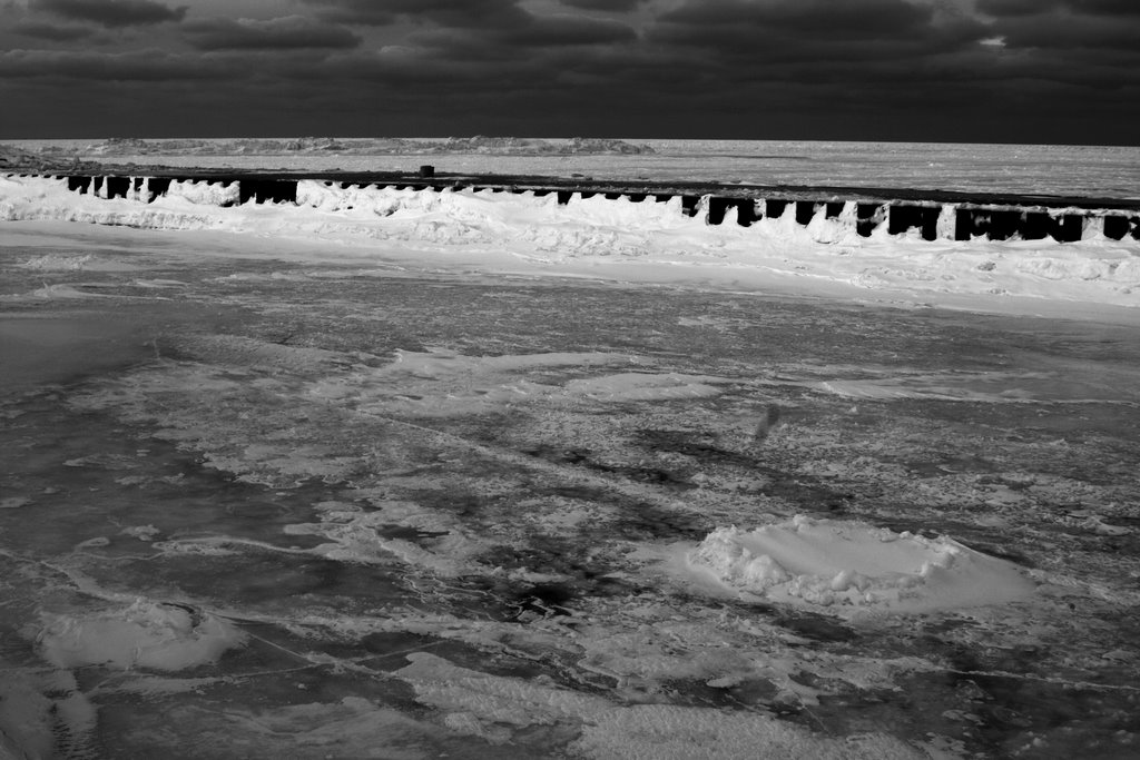 A lovely breeze - Kincardine, Ontario by D.R.Lamont