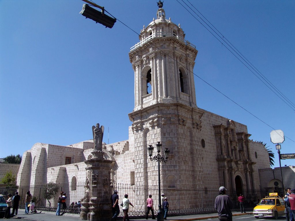 Templo de Santo Domingo, Arequipa, Peru by Efraim Omar Revelo