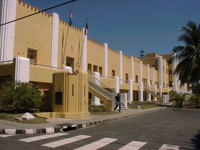 Escuela 26 de Julio antiguo Cuartel Moncada by Jorge Arrazola