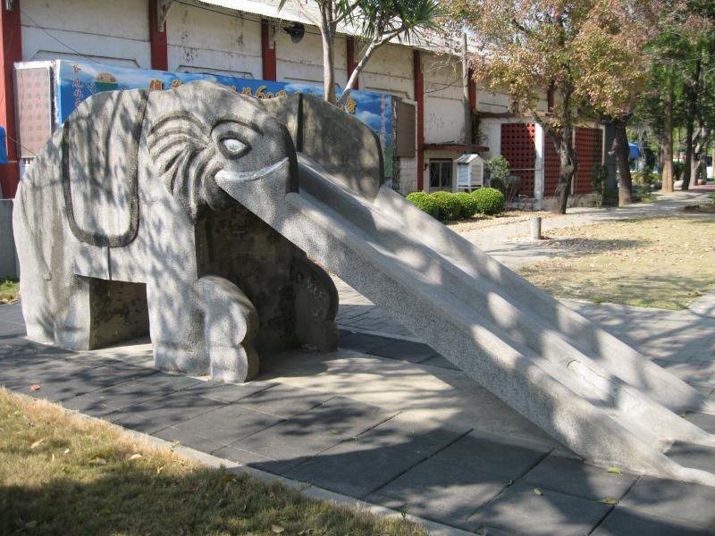 Zongye Elementary School by Chih-Hao Tsai