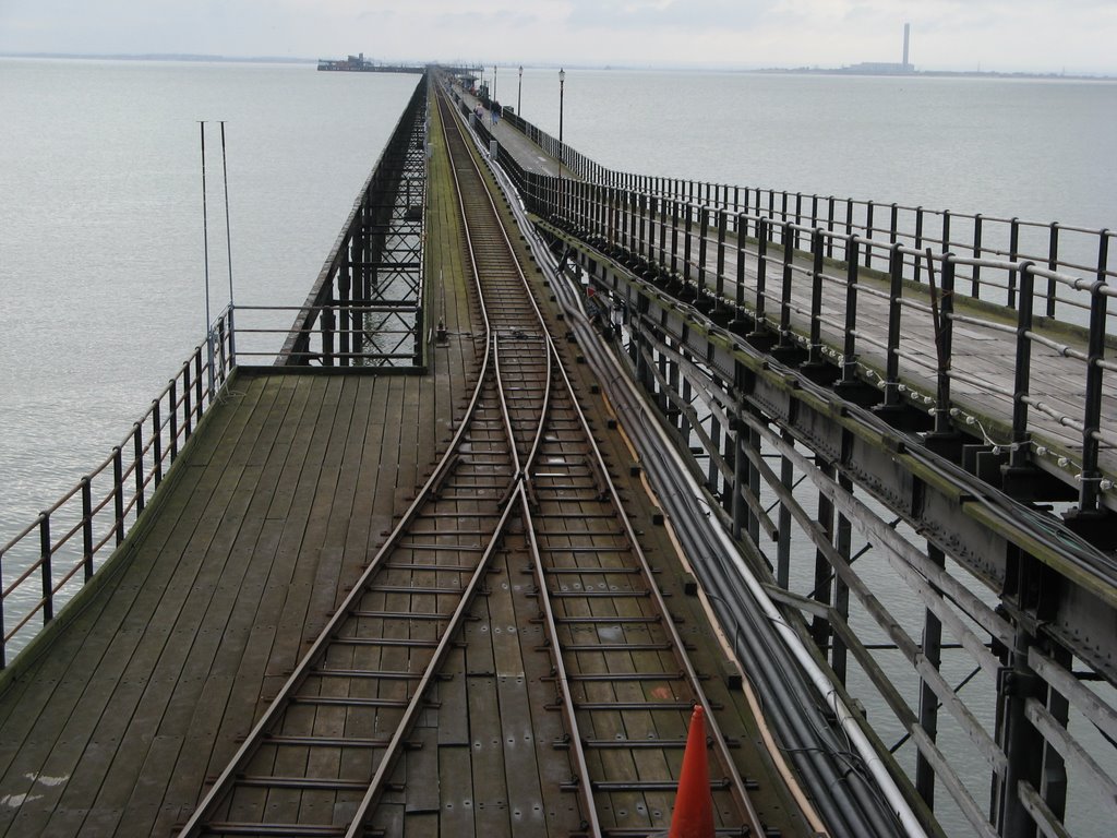 Southend Pier, 2.1km long by JP1000