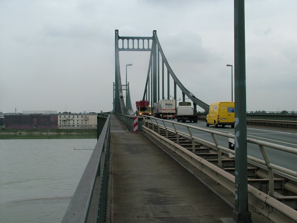 Rheinbrücke bei Krefeld by parcelpanic