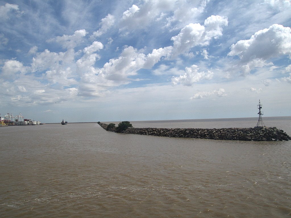 Entering Buenos Aires harbor by Andy Goss