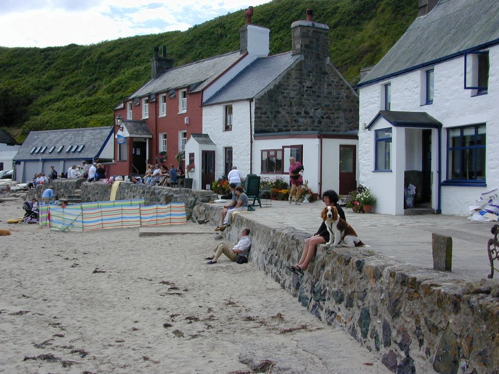 Inn on the beach: Porth Dinllaen by Ibshadow