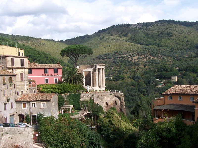 Tivoli - Tempio di Vesta visto dal Ponte Gregoriano by MarkusMark