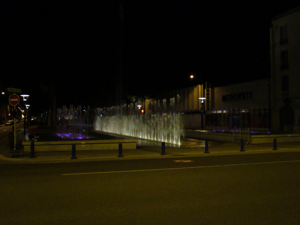 Fontaine centre ville by night by abdelwahb