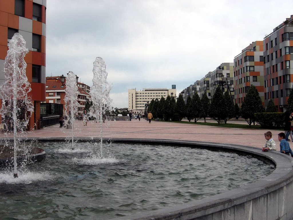 Paseo de la Losa, Oviedo, Asturias by Antonio Alba