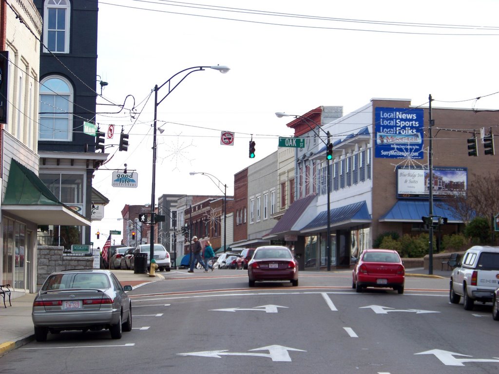 Main and Oak - Mount Airy, North Carolina by Idawriter