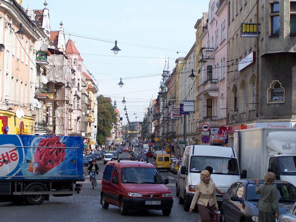 Tętniąca życiem aleja Zwyciestwa - Gliwice by Małgorzata SK