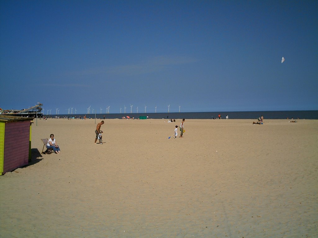 Great Yarmouth Beach by mdaniels