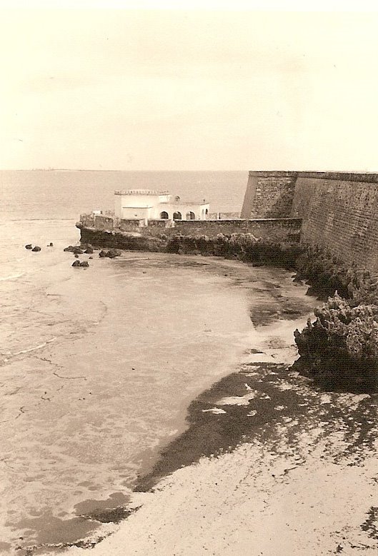 Capela de Nossa Senhora do Baluarte, Fortaleza, Ilha de Moçambique, dez65 by Alfredo Henriques