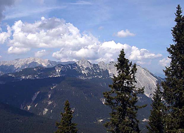 Mittenwald, Mittenwalderhütte mit Blick zum Wetterstein by Dieter Fischer