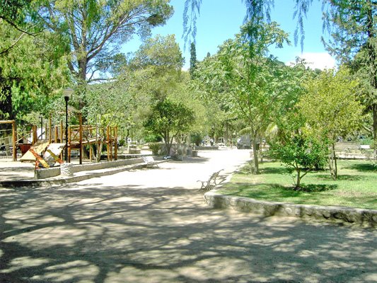 Plaza Cacique Tulián III (vista hacia el Cerro de la Cruz) by sergio d. vera