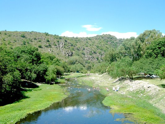 Río San Marcos II (vista hacia los Cerros de la Cruz y Alfa) by sergio d. vera