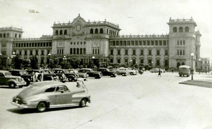 Palacio Nacional de Guatemala 1950 by Nelson Castillo