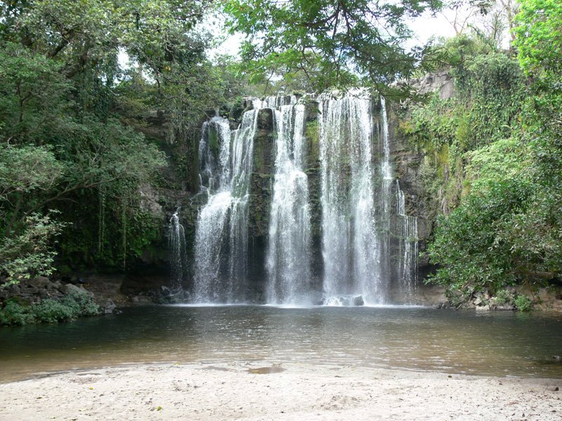 Cataratas de Bagaces by Gustavo Alvarado Sabatini