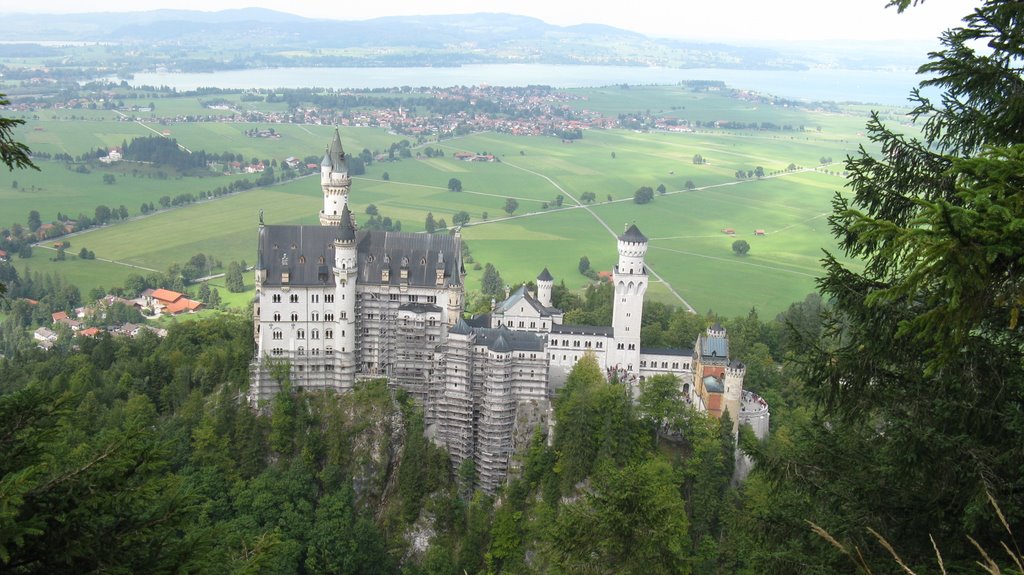 Neuschwanstein by Pavel Sombati