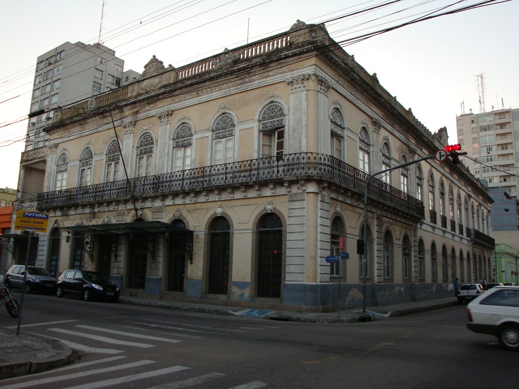 Clube Comercial - frente para Félix da Cunha esq Gal Neto - Pelotas - RS - nov/2008 by Henrique de BORBA