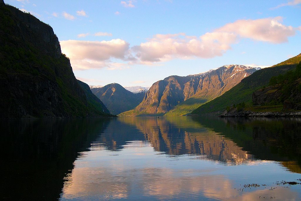 Flaam by Aurland-Fjord by hellerpictures