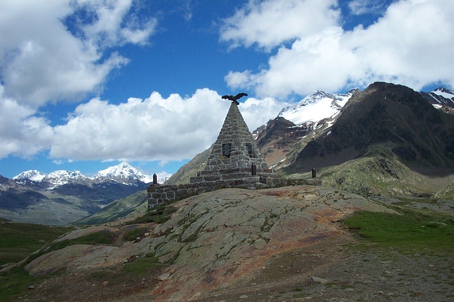 Passo Gavia mt. 2651, Adamello e Ortles sullo sfondo by © daks70