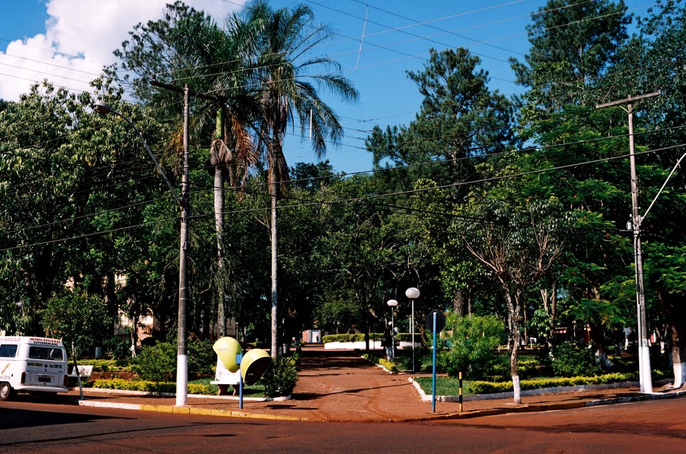 Praça Da Igreja Matriz - Gavião Peixoto SP by Zekinha