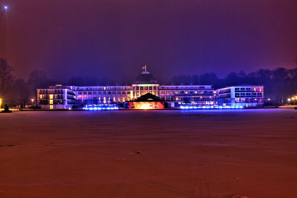 Parkhotel bei Nacht by ancachmo