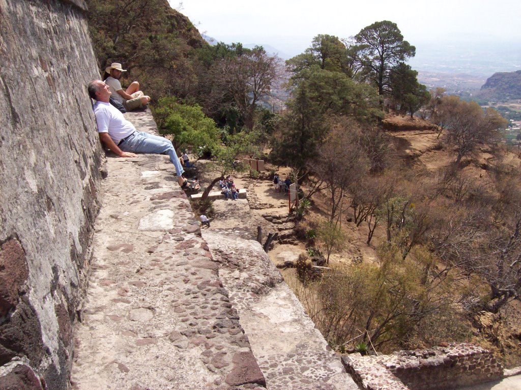 Descansando en las ruinas by checoescalante