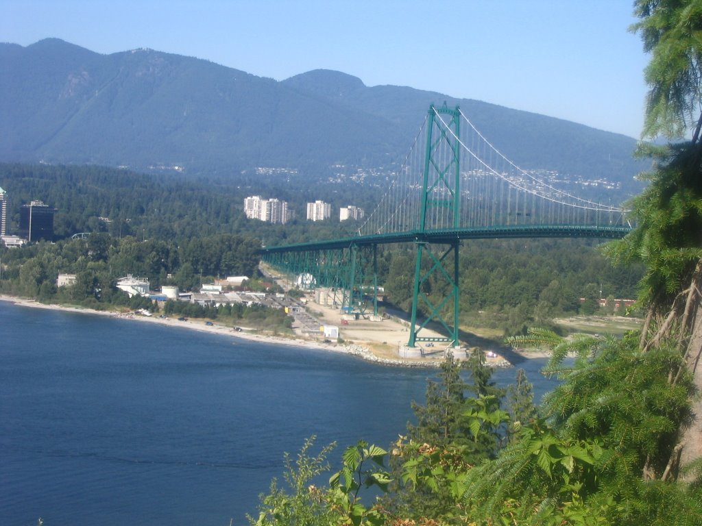 The Lions Gate Bridge by pnn