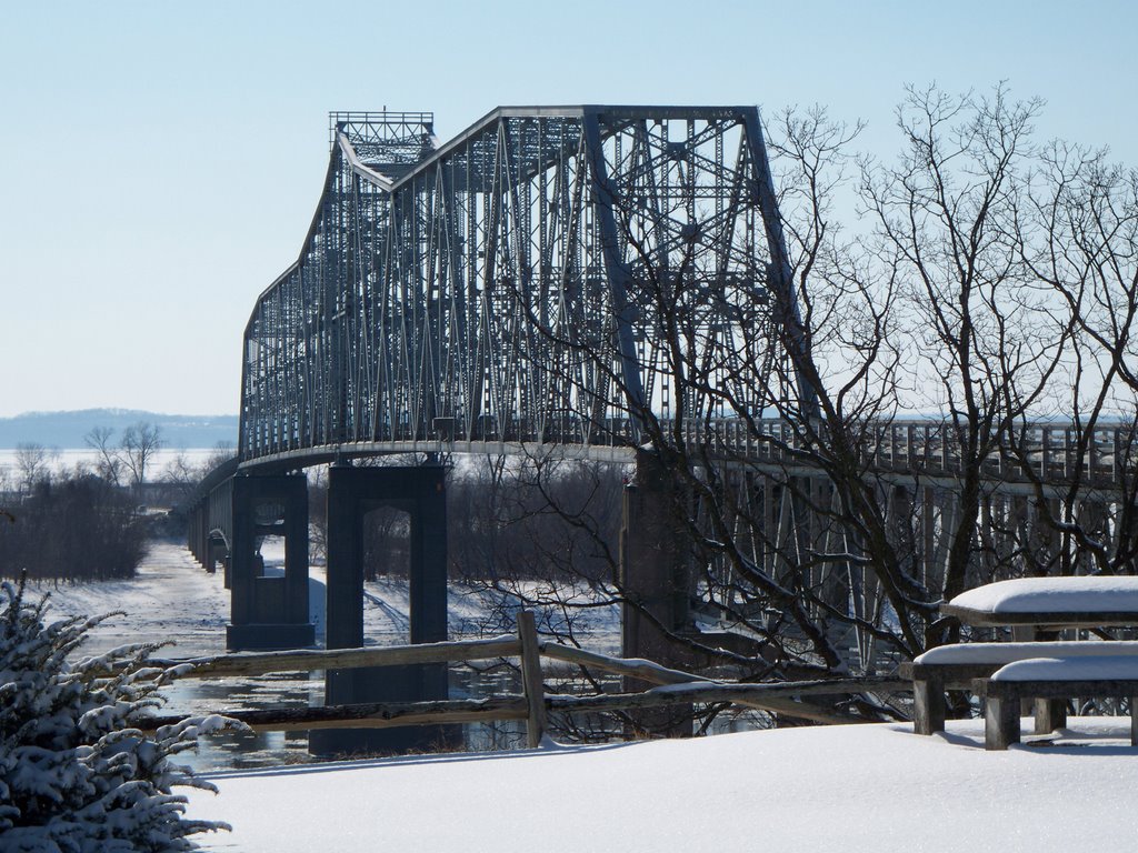 Chester, Illinois by DaWaRa